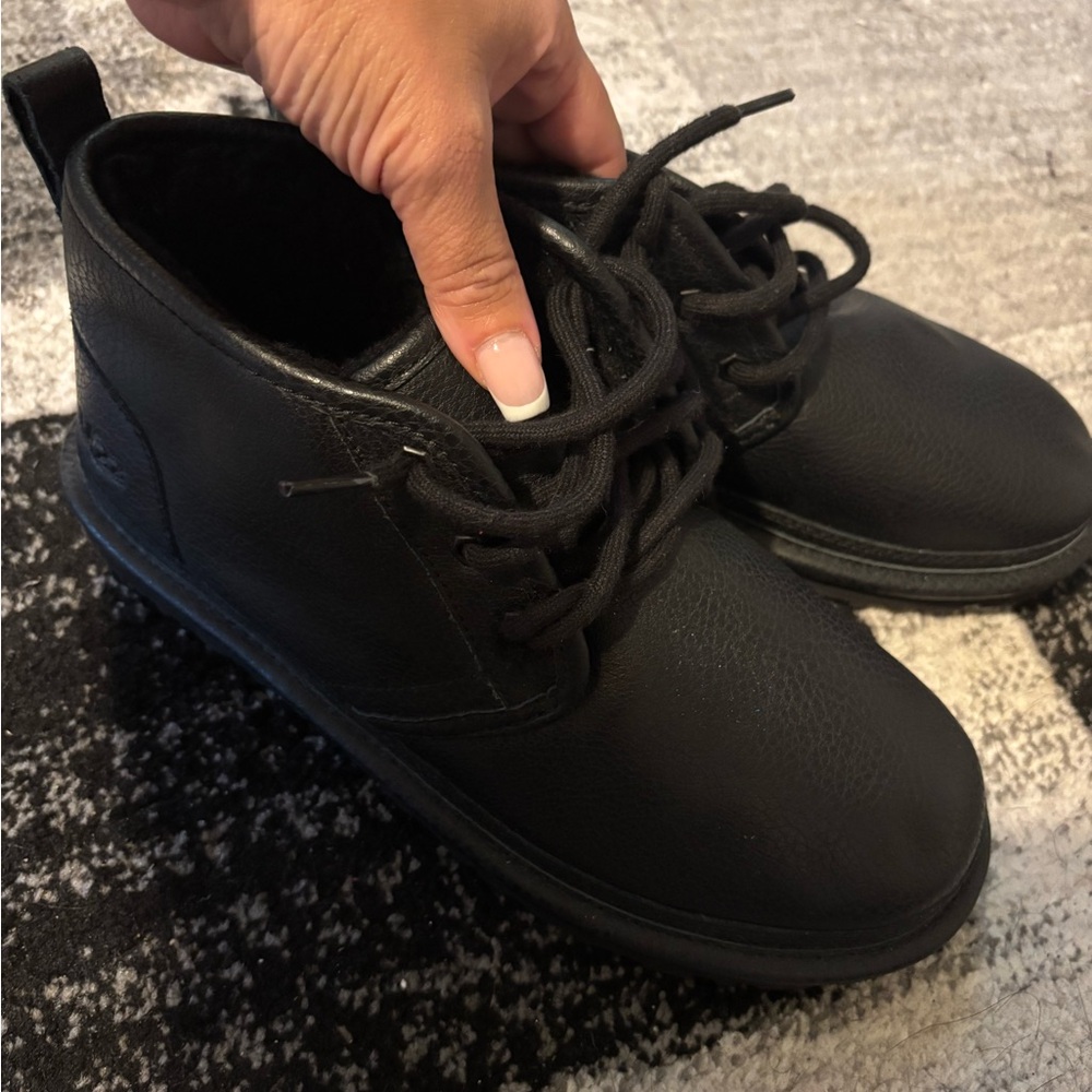 UGG Black winter fur shoes size 8!